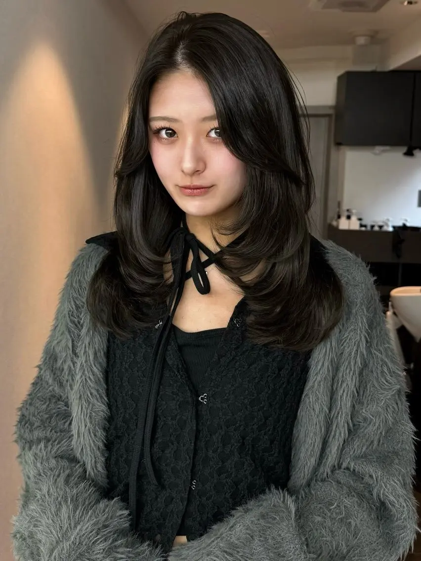 ミディアム ミディアムレイヤー レイヤーカット カット ヘアカラー 髪質改善 似合せカットTodaのヘアスタイル