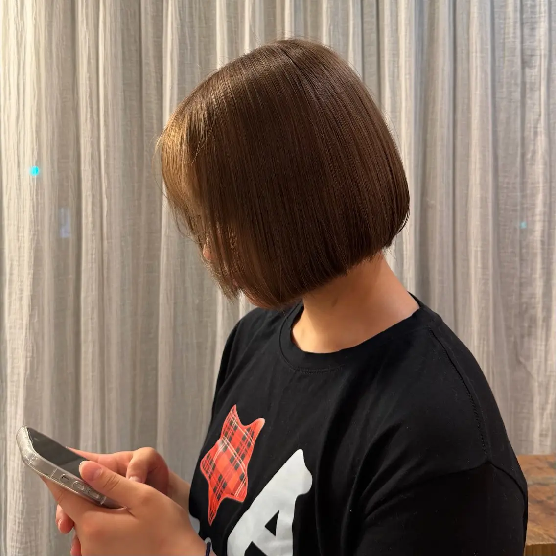 カラー サハラ クルミのヘアスタイル