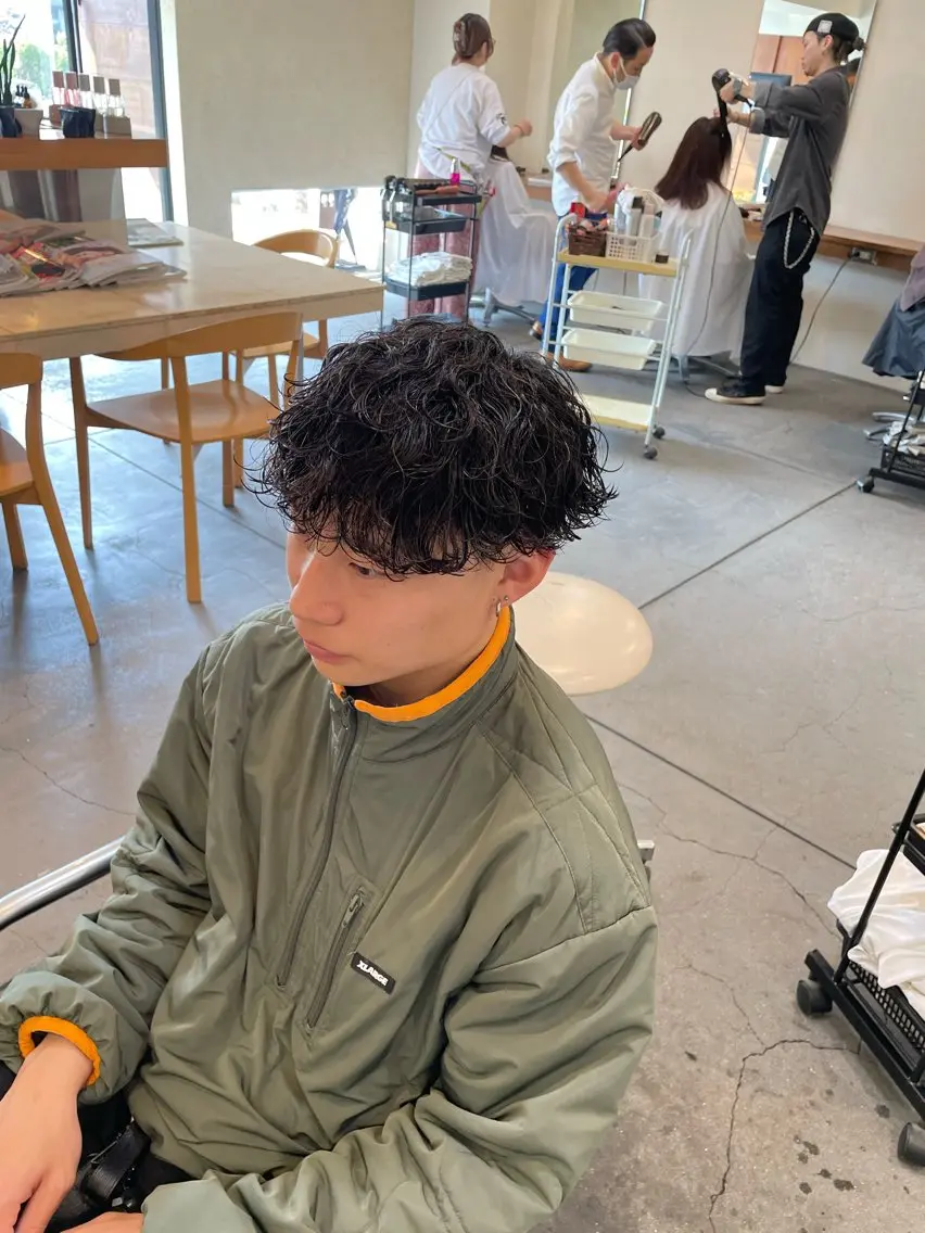 ショート パーマ メンズ メンズパーマ 波巻きパーマ カット パーマ 谷口 悠生のヘアスタイル