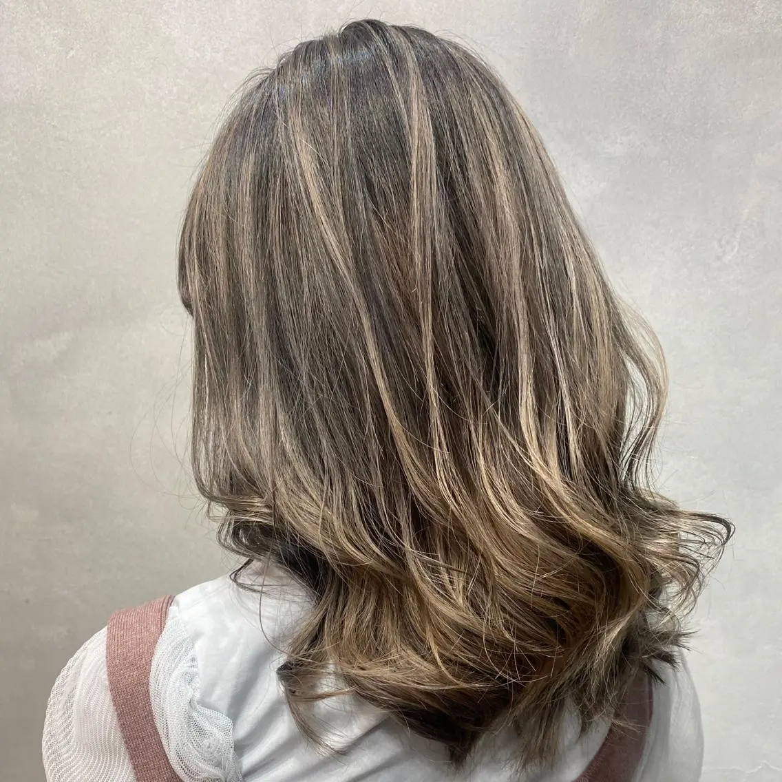 セミロング カラー ヘアアレンジ シールエクステ バレイヤージュ ダブルカラー グラデーションカラー ハイライトカラー FAAM Tsuneのヘアスタイル