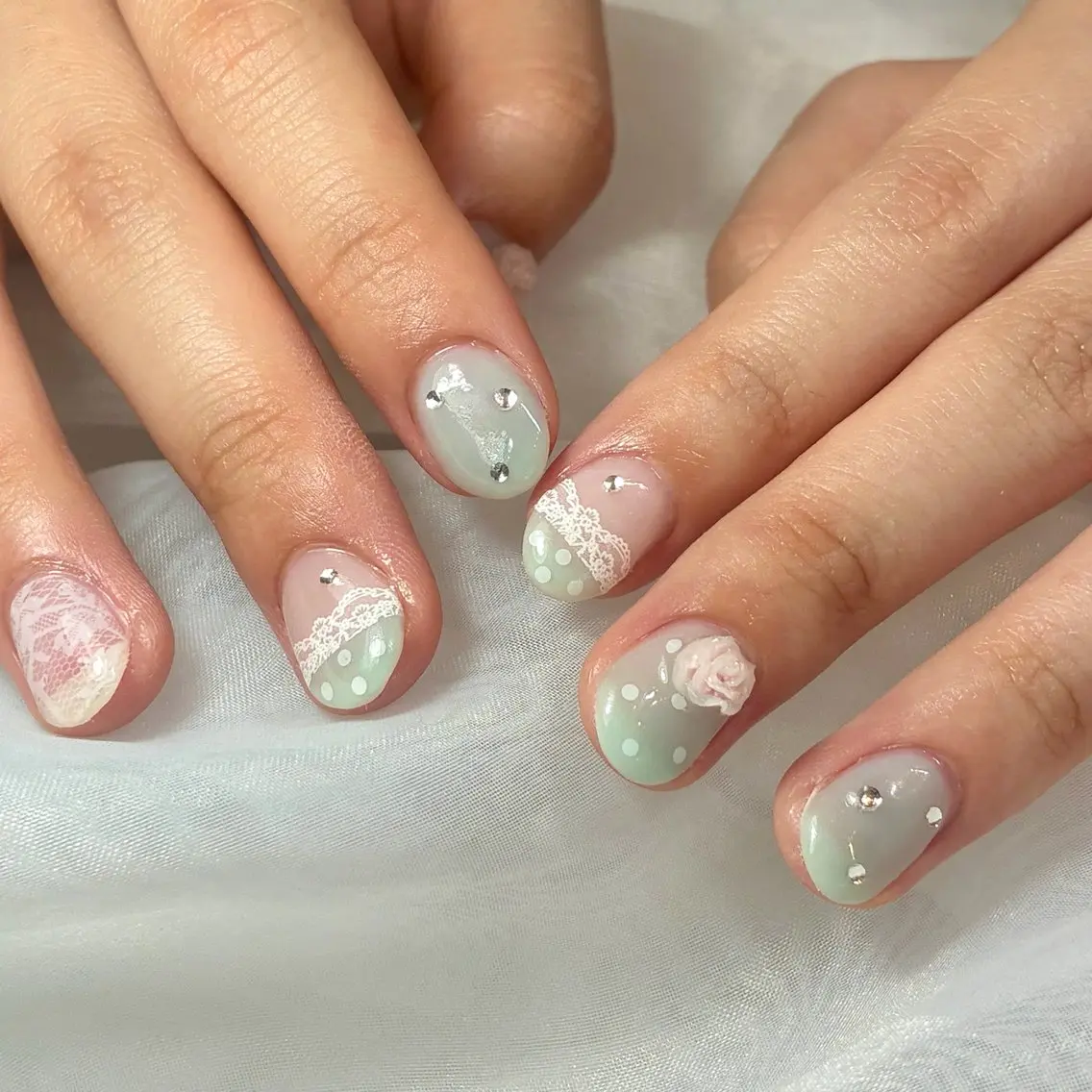 ネイル ドット ガーリー レース nail salon Axiaのネイルデザイン