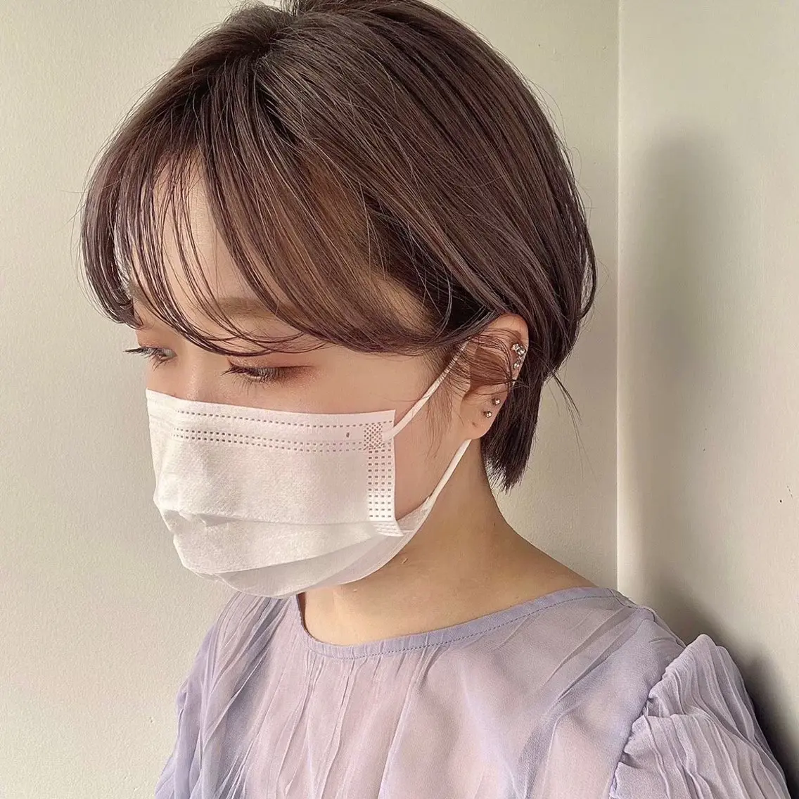 ショート ショートボブ ボブ ショートヘア うざバング あやめ【顔まわり/レ イヤー/柔らかカラ】のヘアスタイル