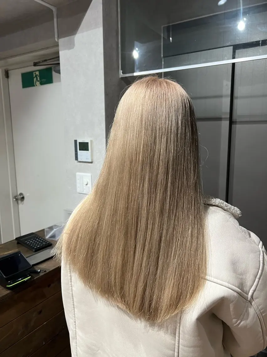 ロング ヘアカラー イリオモテ レナのヘアスタイル