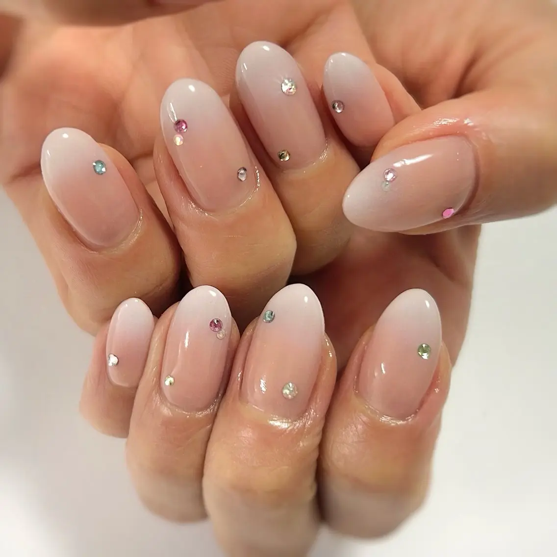 ネイル 桜ネイル ジェルネイル グラデーション シンプルネイル ストーンネイル ハンドネイル なが さきのネイルデザイン
