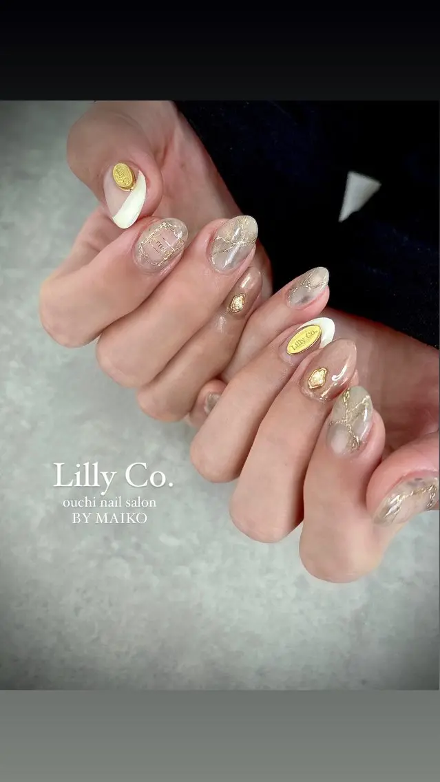 ネイル ゴールド Lilly Co.のネイルデザイン
