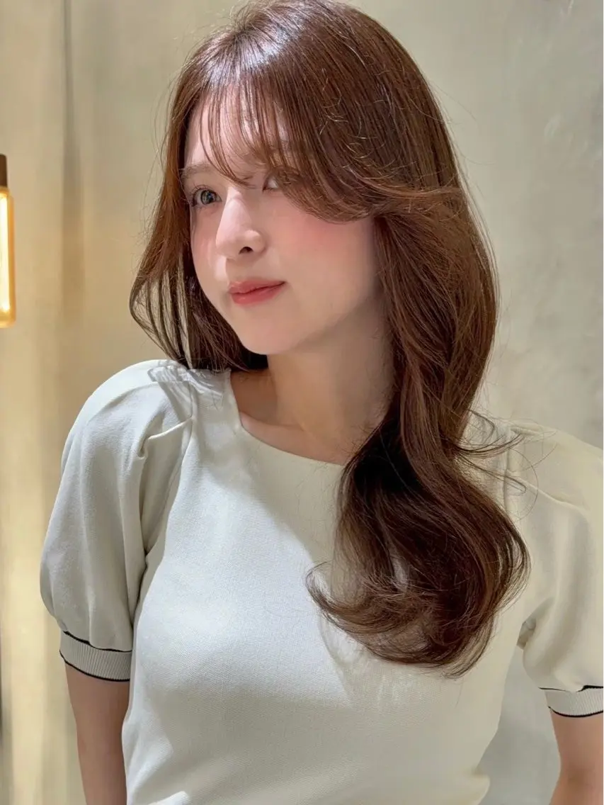 セミロング 顔周りカット 韓国風ヘア レイヤーカット 似合わせカット 小顔カット カット ヘアカラー トリートメント 縮毛矯正 ミディアム レイヤー 顔周り金山のヘアスタイル