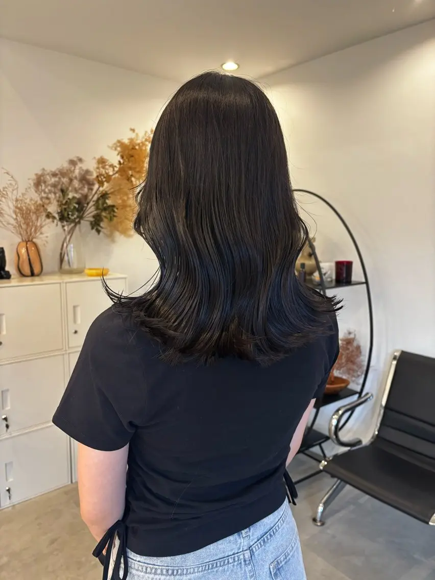 ミディアム カラー 牧野 花夏のヘアスタイル