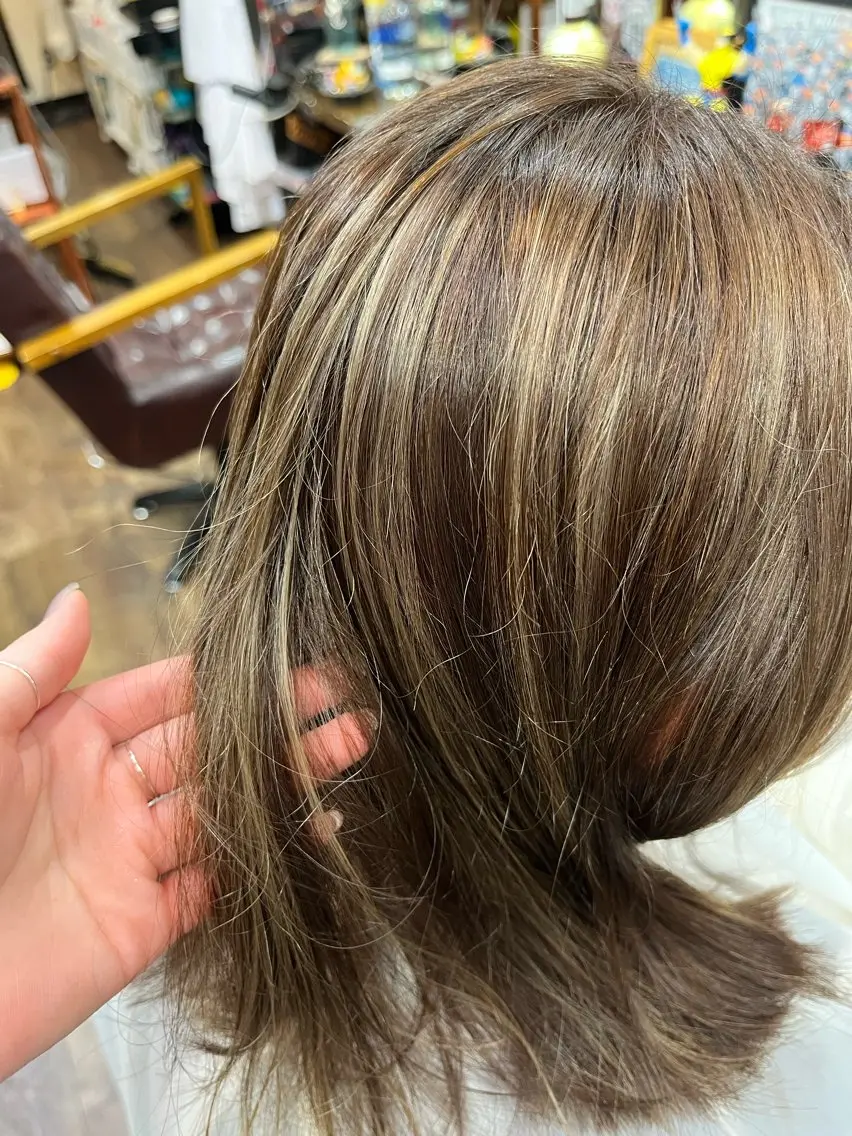 ハイライト+全体カラー+トリートメント　現金のみのお支払いの写真