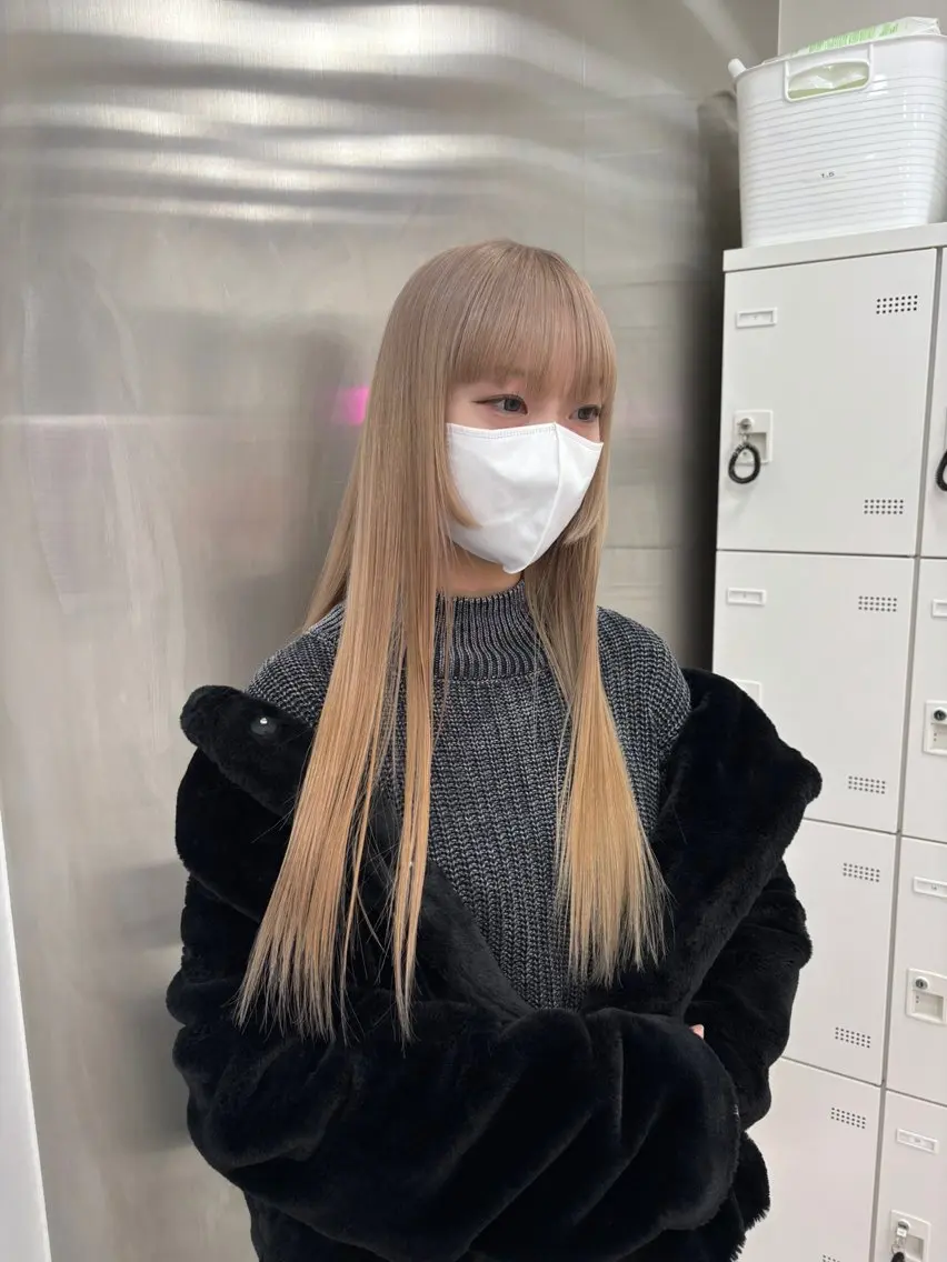 ロング カラー 抜け感レイヤー︴ ニュアンスカラーのヘアスタイル