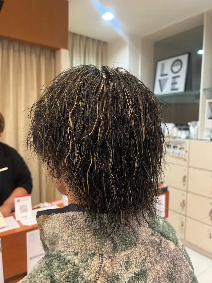 ショート カラー パーマ LiTA 友田未来のヘアスタイル