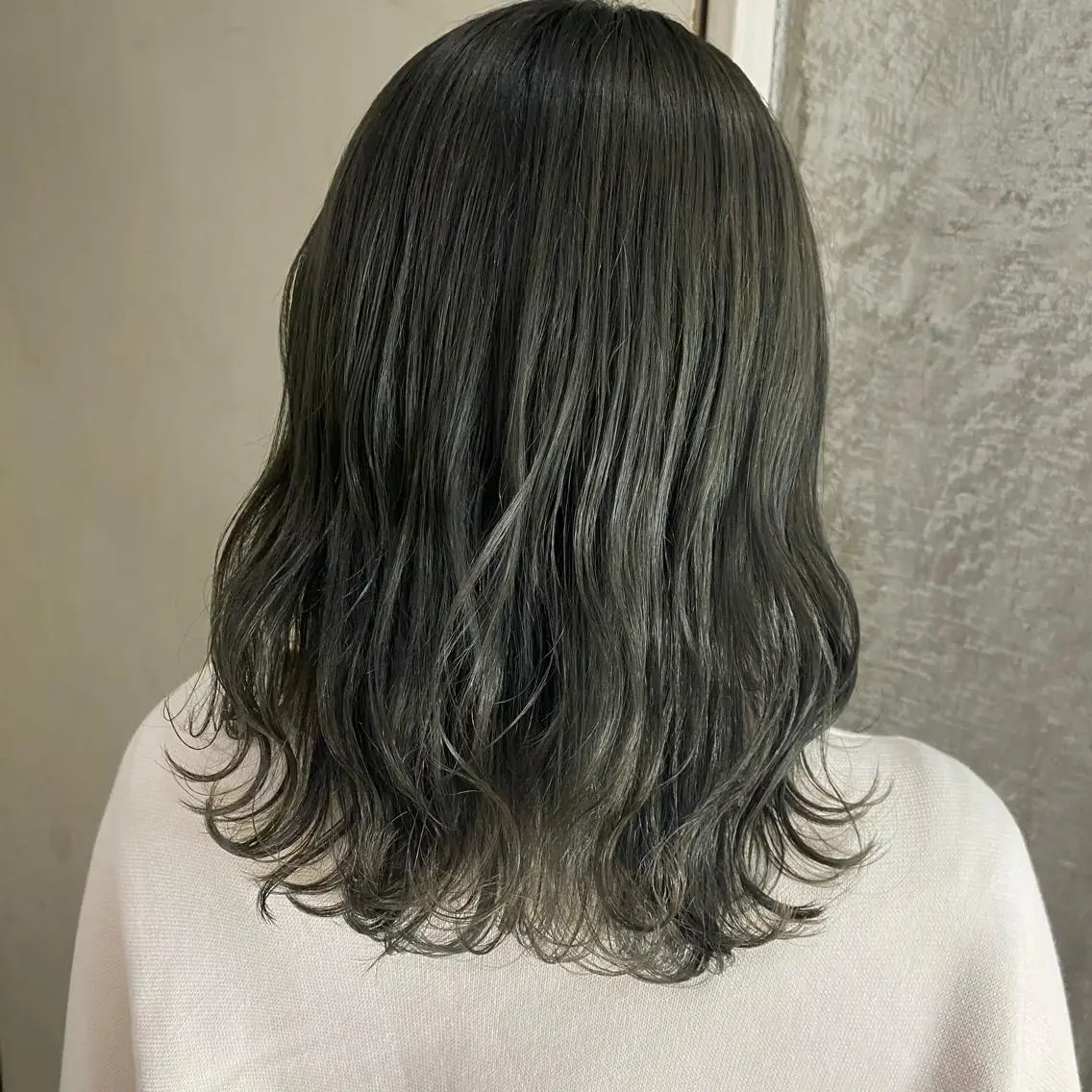 ミディアム カラー オリーブカラー 清村 和音のヘアスタイル