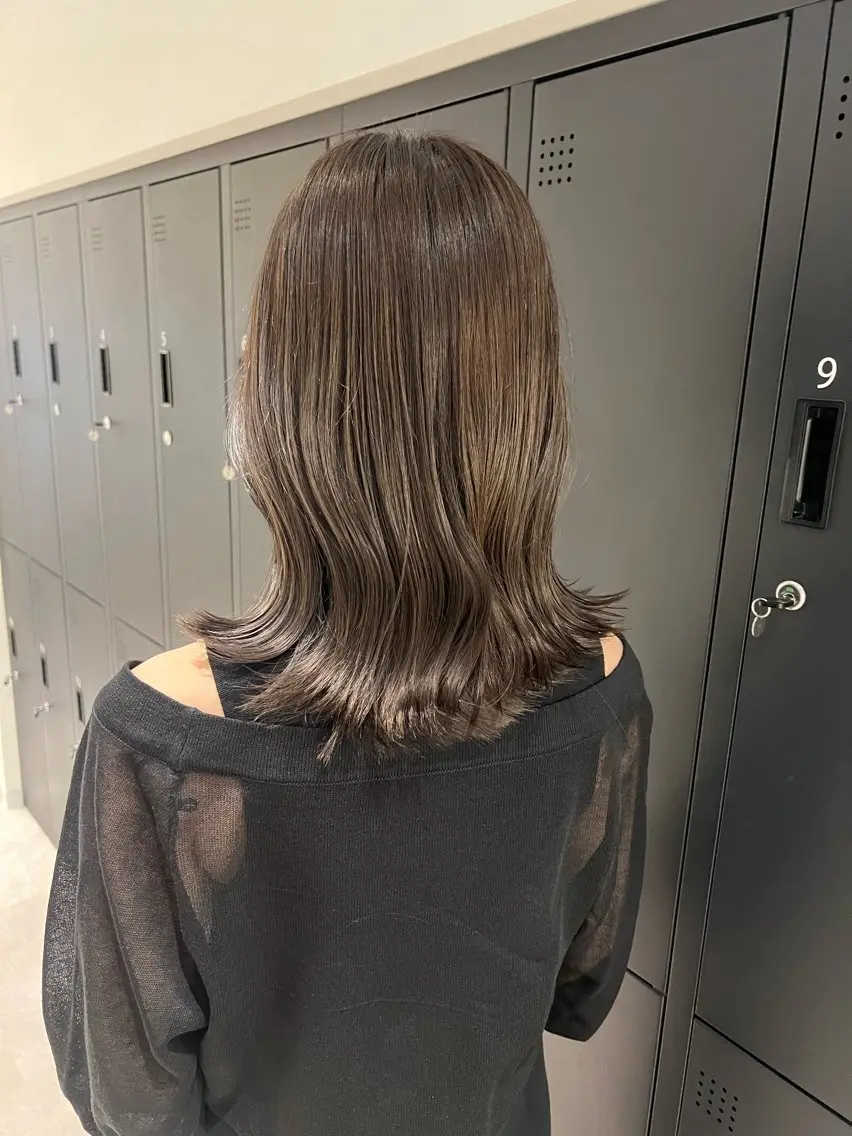ミディアム カラー ヘアアレンジ ブリーチ 透明感カラー グレージュ カット ヘアカラー トリートメント 暗髪カラー🫐パーマ おくだりんかのヘアスタイル
