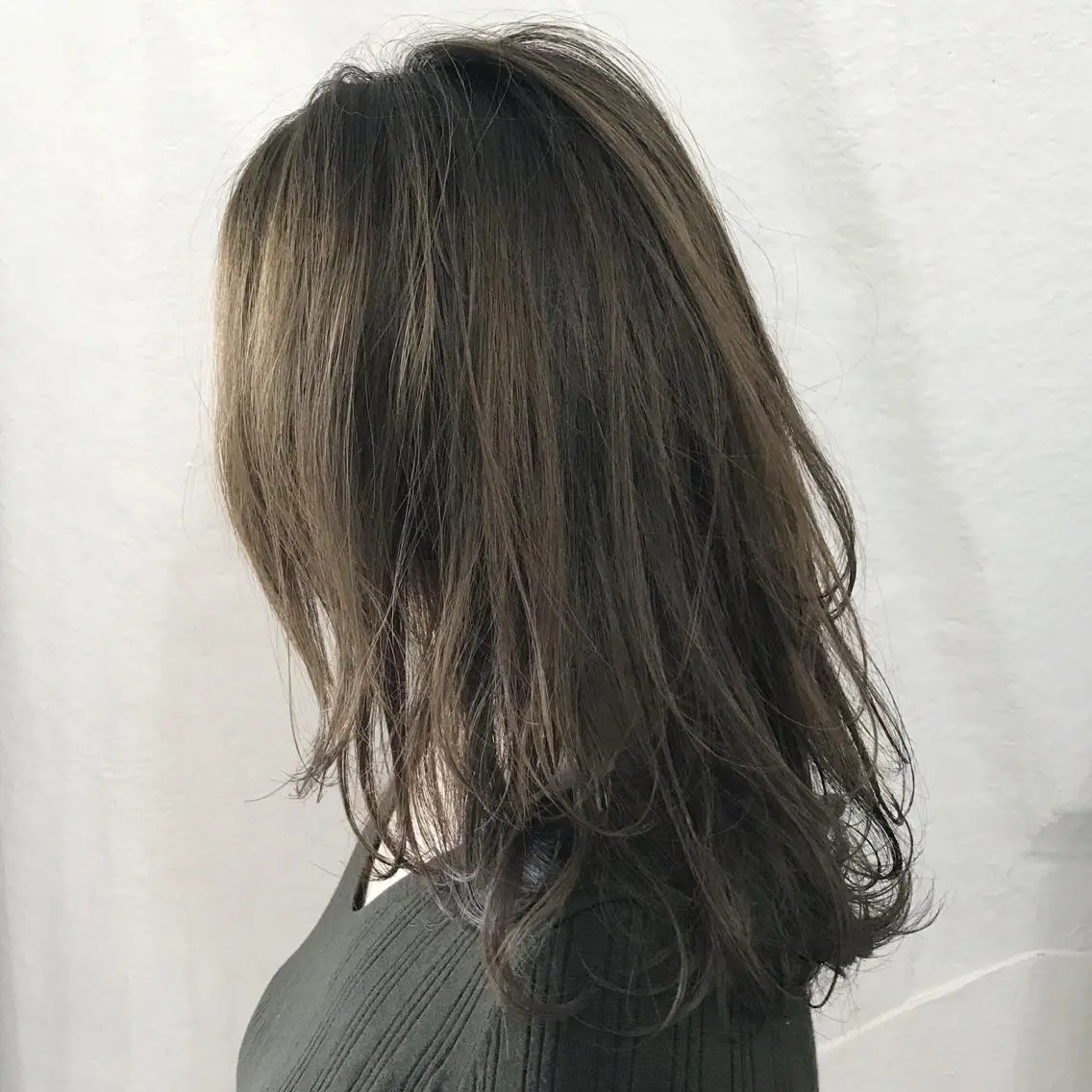 セミロング カラー レイヤーカット K-POP好き美容師 🇰🇷Kai.Yのヘアスタイル