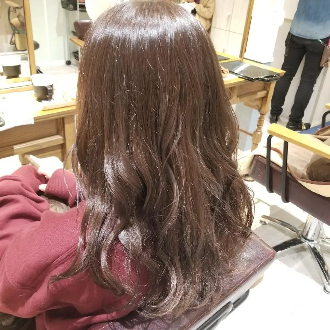 ロング カラー グレージュ カット ヘアカラー トリートメント SAKURA (サクラ)のヘアスタイル