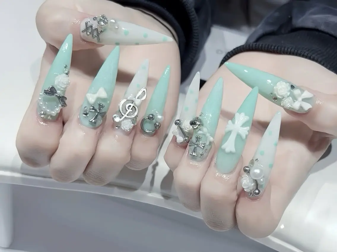 ネイル オーロラネイル チークネイル 桜ネイル クリアネイル ドット ハンドネイル Rin Nail Shinokuboのネイルデザイン