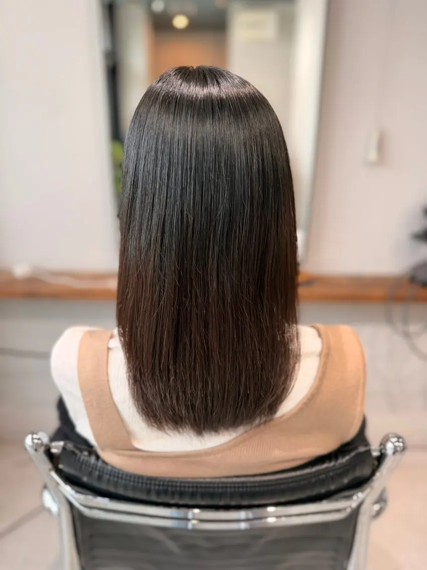 セミロング 縮毛矯正 手話/耳が聞こえない 🦻🏻/山本しずほのヘアスタイル