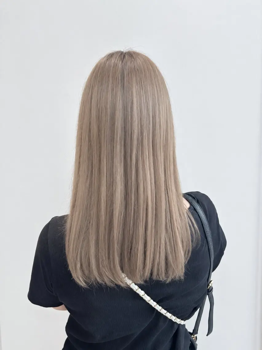 セミロング ヘアカラー 岡本 紗依のヘアスタイル