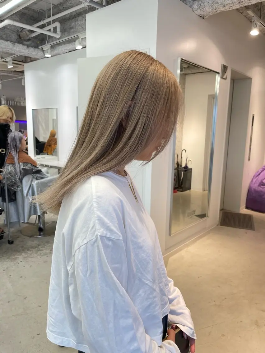 セミロング カラー ヘアアレンジ ベージュカラー ミルクティーベージュ ヘアカラー トリートメント 🎗秋山勇/ GEAR.代表のヘアスタイル