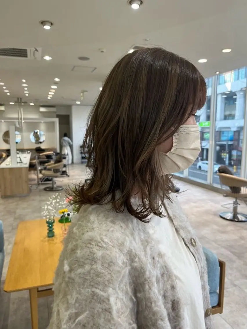 ミディアム カラー 切りっぱなしボブ ブリーチ 透明感カラー ダブルカラー グレージュ カット ヘアカラー cana 札幌レイヤースタイルのヘアスタイル