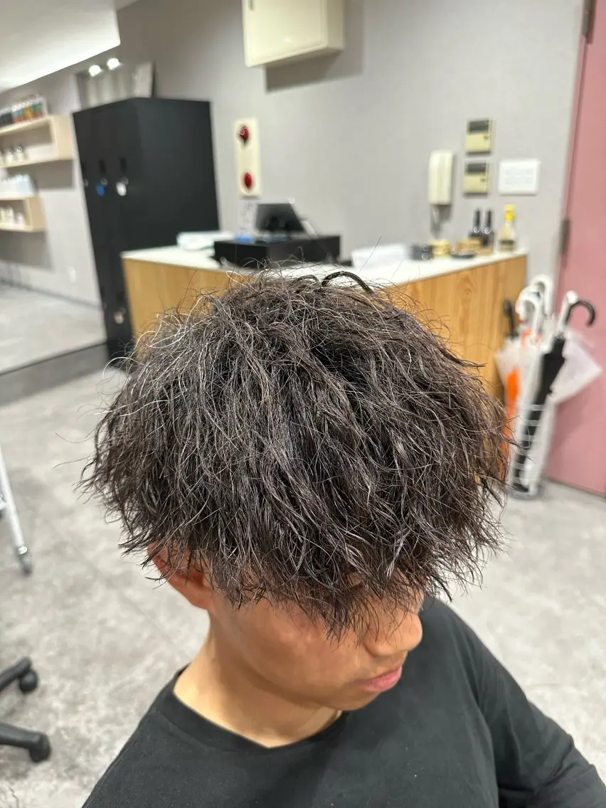 ミディアム パーマ ヘアアレンジ メンズ ミディアムパーマ メンズパーマ ツイストスパイラルパーマ スパイラルパーマ カット パーマ メンズNo.1美容師 Coshoのヘアスタイル