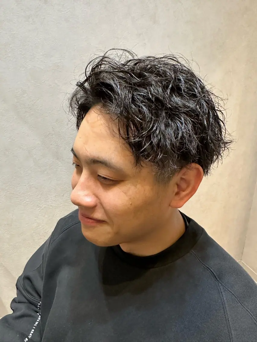 パーマ メンズ メンズバレイヤージュ メンズブリーチ メンズハイライト メンズインナーカラー メンズ韓国風 newi まーぼーのヘアスタイル