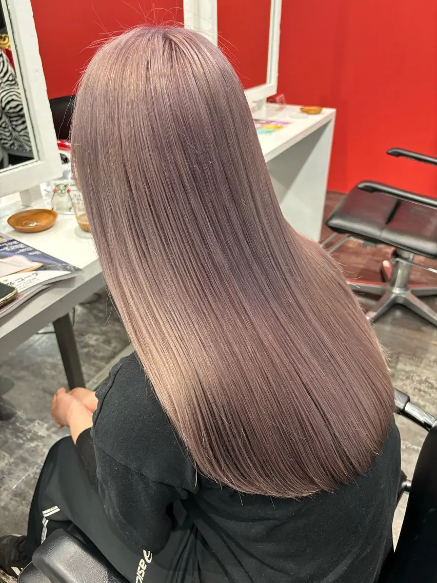 ロング カラー ラベンダーカラー LOMARLIE JURIAのヘアスタイル