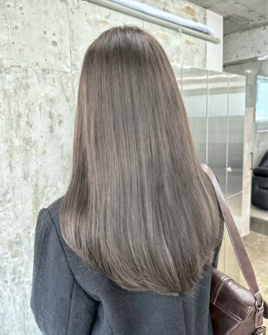 ロング カラー グレージュ カット ヘアカラー トリートメント 高橋大樹/グレー ジュ/ブリーチなしのヘアスタイル
