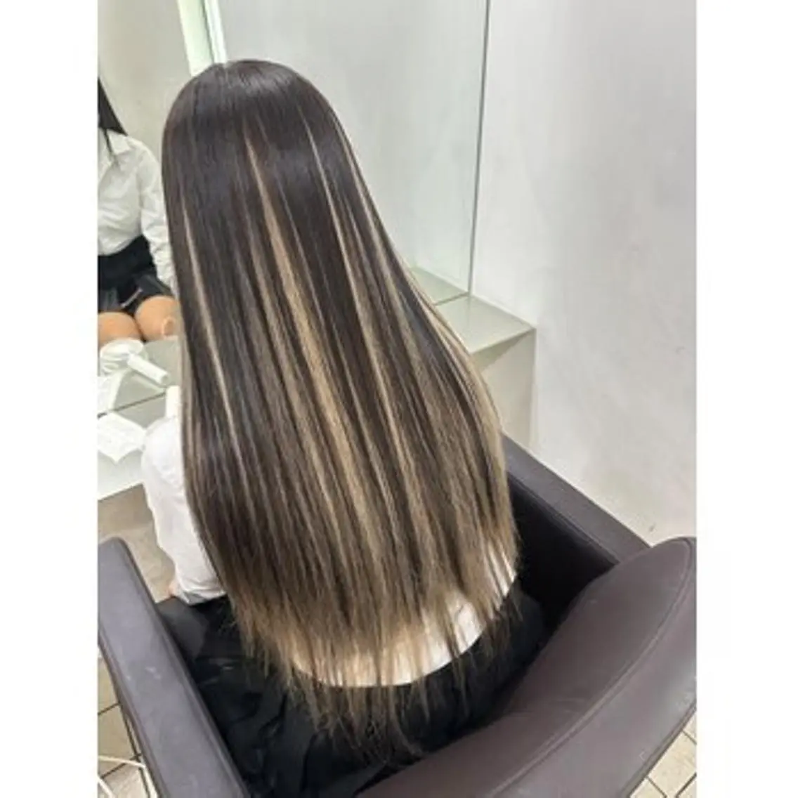 ロング MISAKIエクステ ブリーチ\5900のヘアスタイル