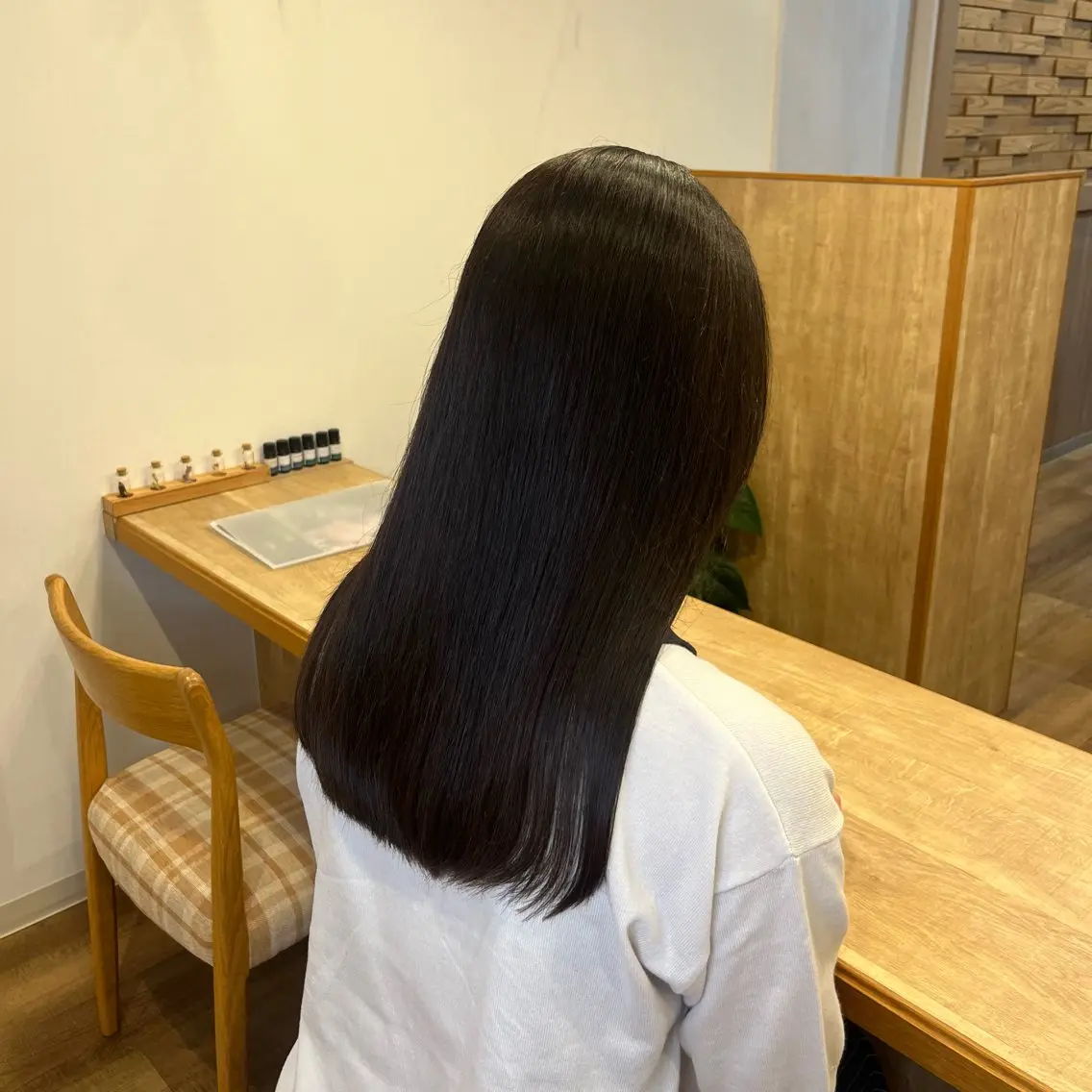 セミロング カラー 髪質改善 トリートメント 宮本 楓のヘアスタイル