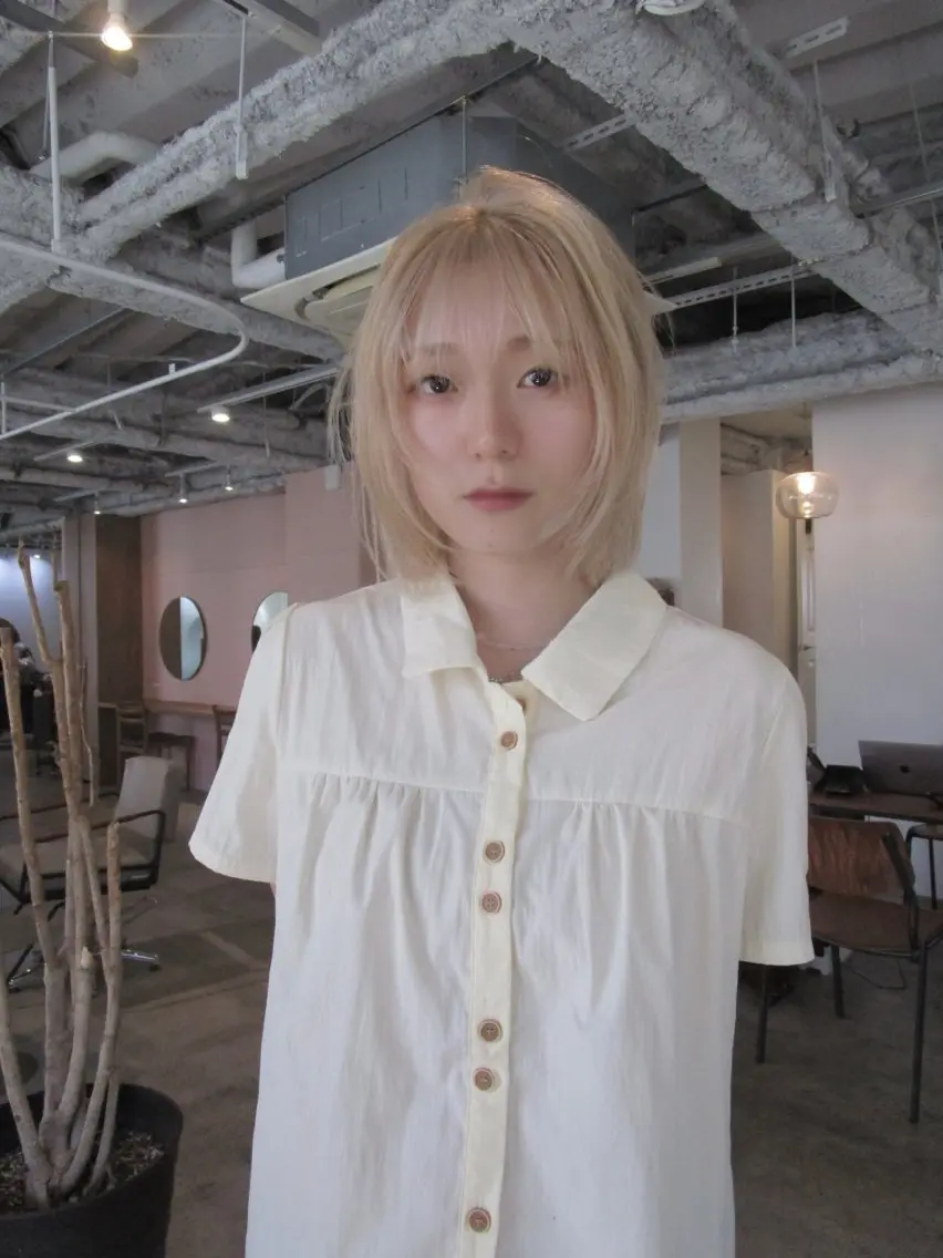 ショート カラー ブロンド 透明感カラー ホワイトブロンド ボブ 顔周りカット カット ヘアカラー yu maのヘアスタイル