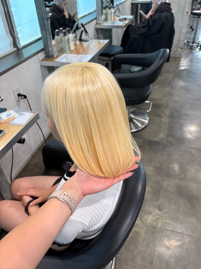ショート カラー ヘアカラー トリートメント ハイトーン 横浜💞ミオのヘアスタイル