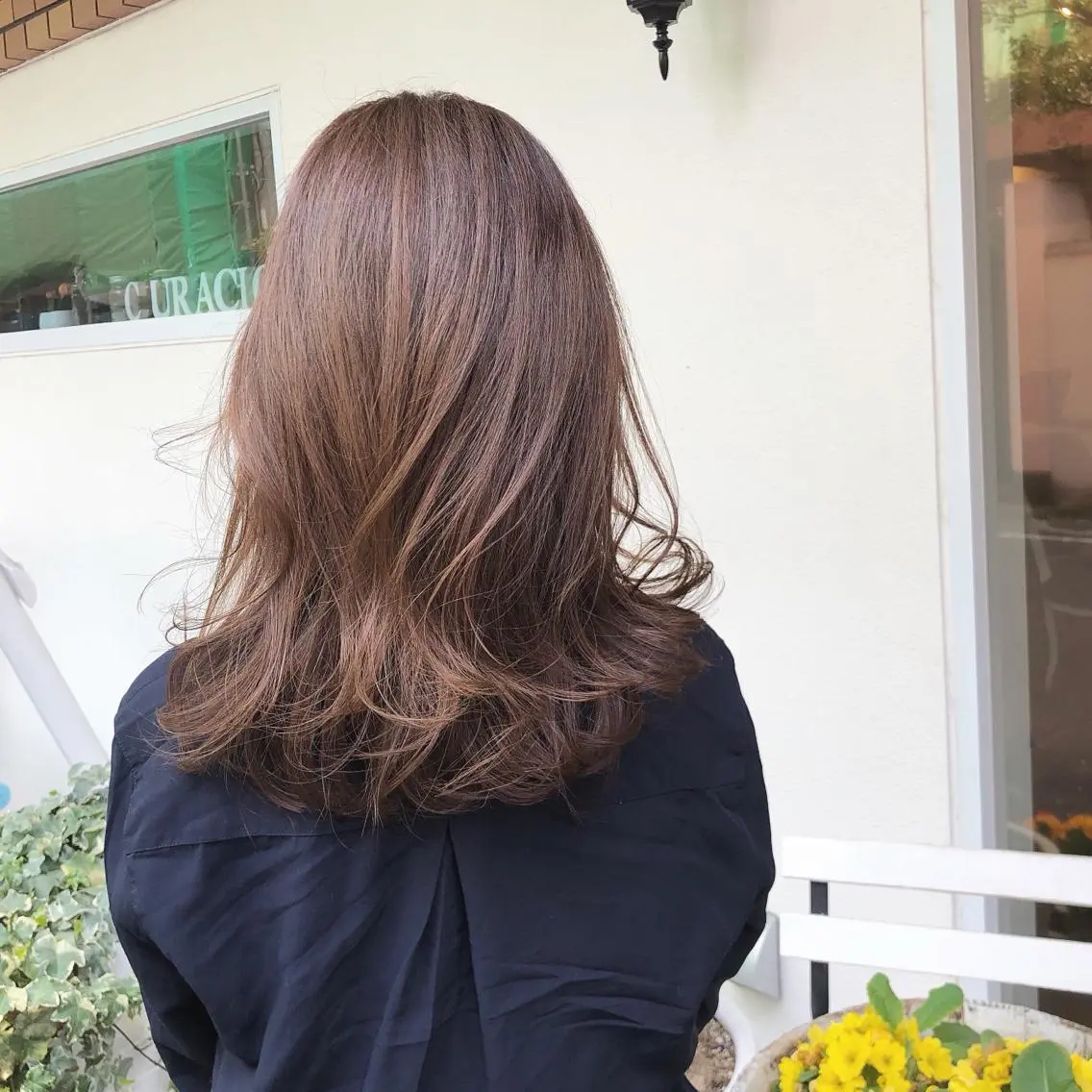 ミディアム カット ヘアカラー トリートメント ＨＩ ROのヘアスタイル