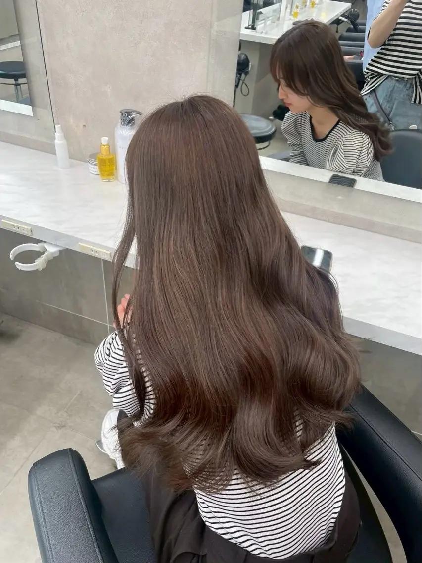 ロング カラー ブリーチ ダブルカラー ブリーチなしカラー 髪質改善 トリートメント 🤍透明感推しカラー 🤍yui‪💞✨のヘアスタイル