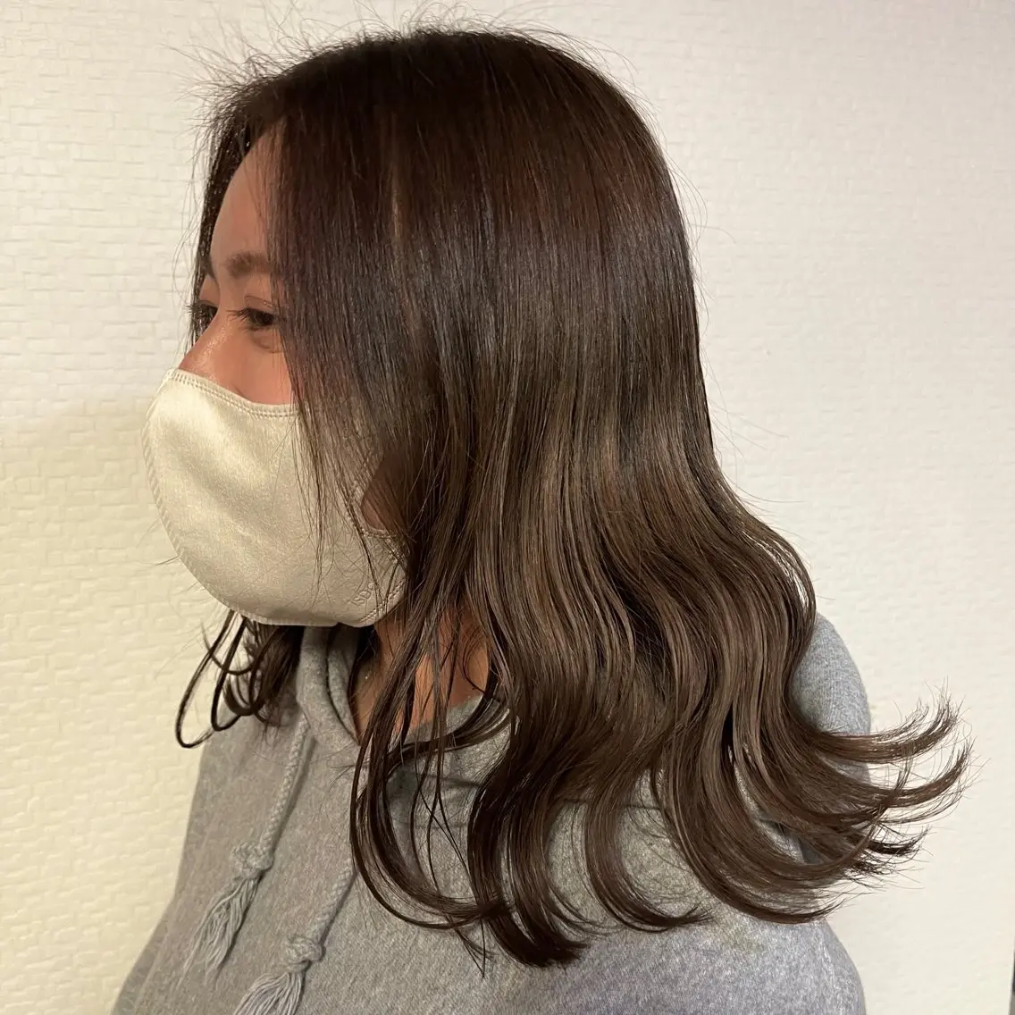 セミロング カラー シノザキ キナのヘアスタイル