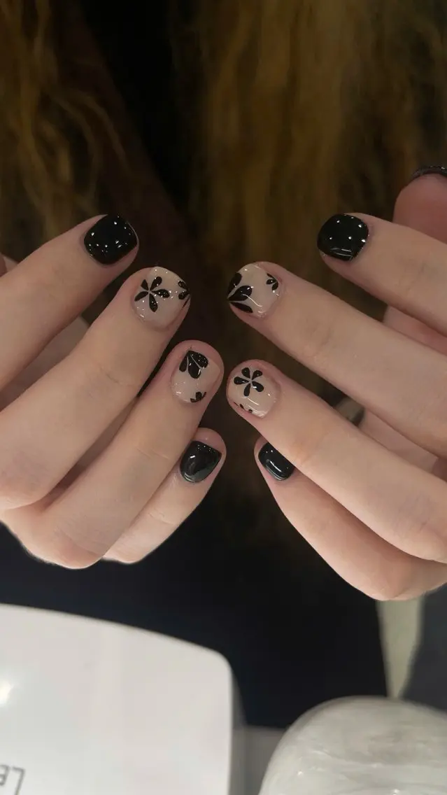 ネイル ボルドー ブラウン チークネイル ドット フットネイル NAILS BAR SHINJUKUのネイルデザイン