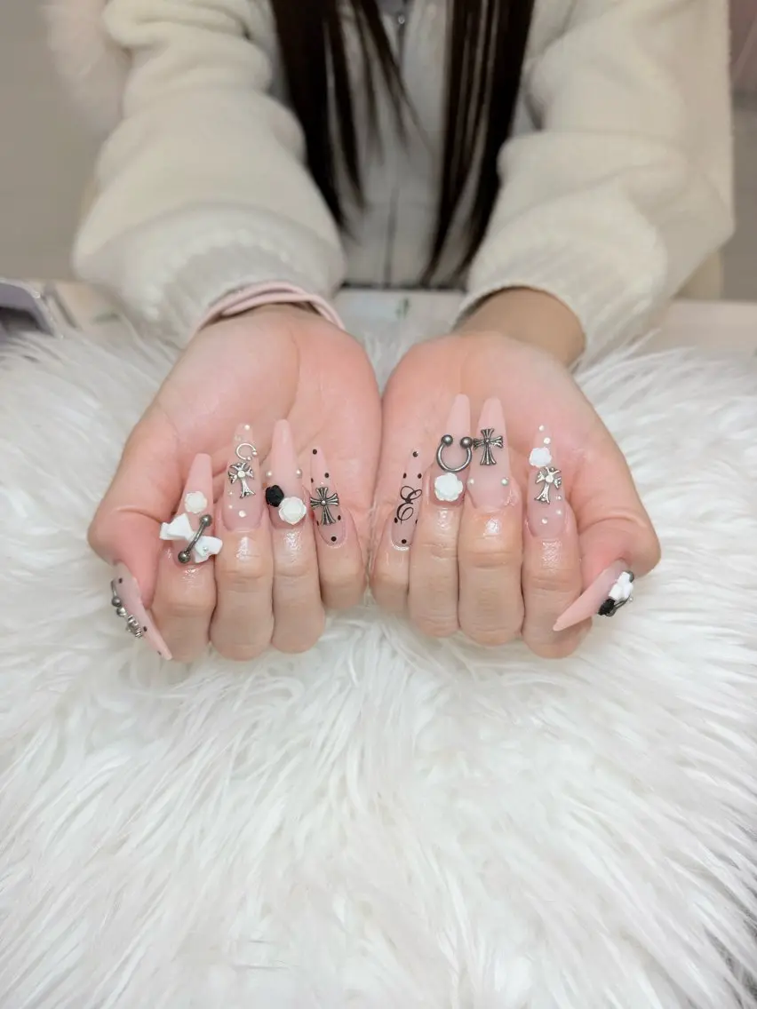 ネイル ハンドネイル Anh ゴテゴテネイルのネイルデザイン