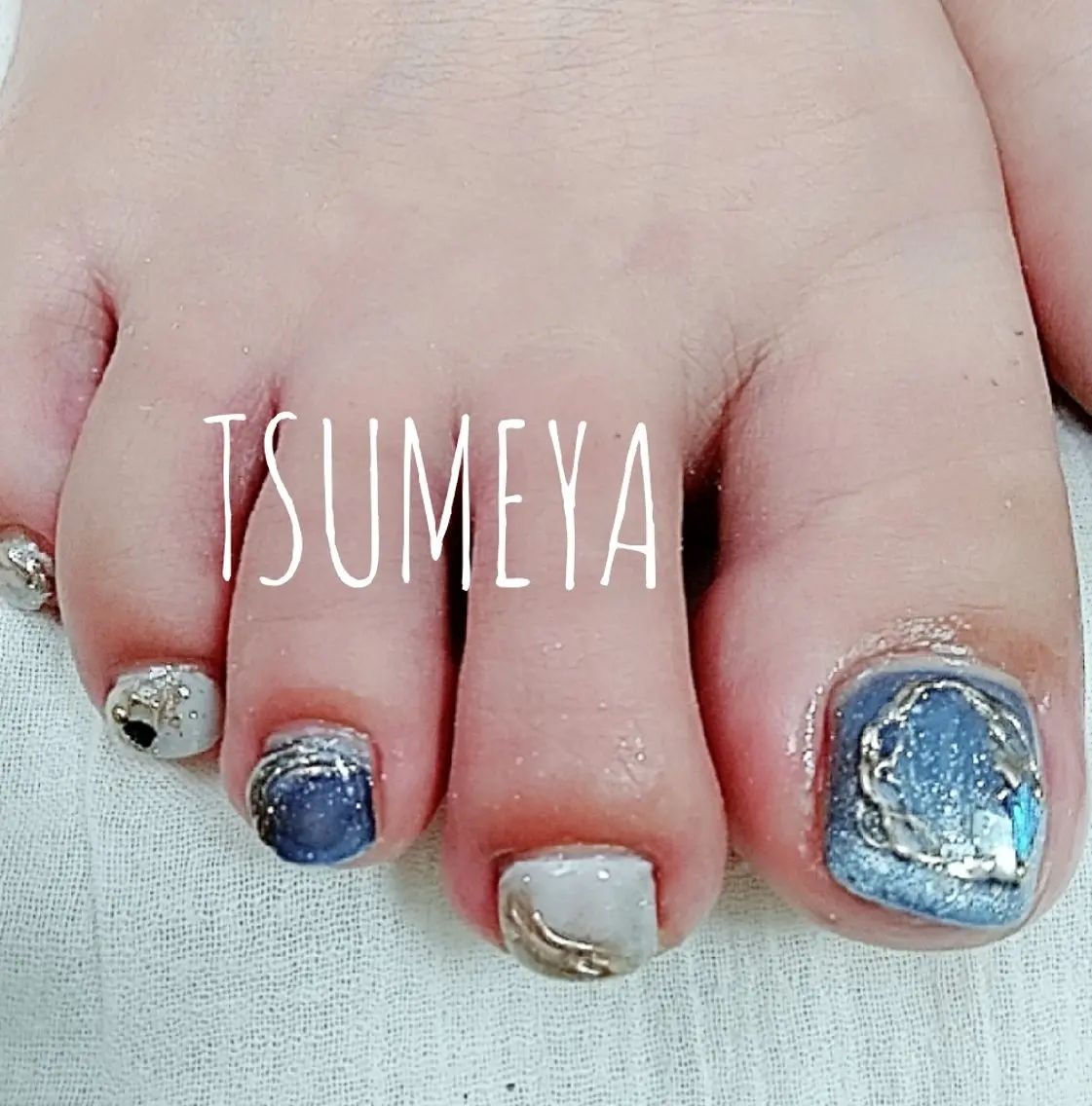 ネイル ブルー マグネットネイル ミラーネイル フットネイル _TSUMEYA _のネイルデザイン