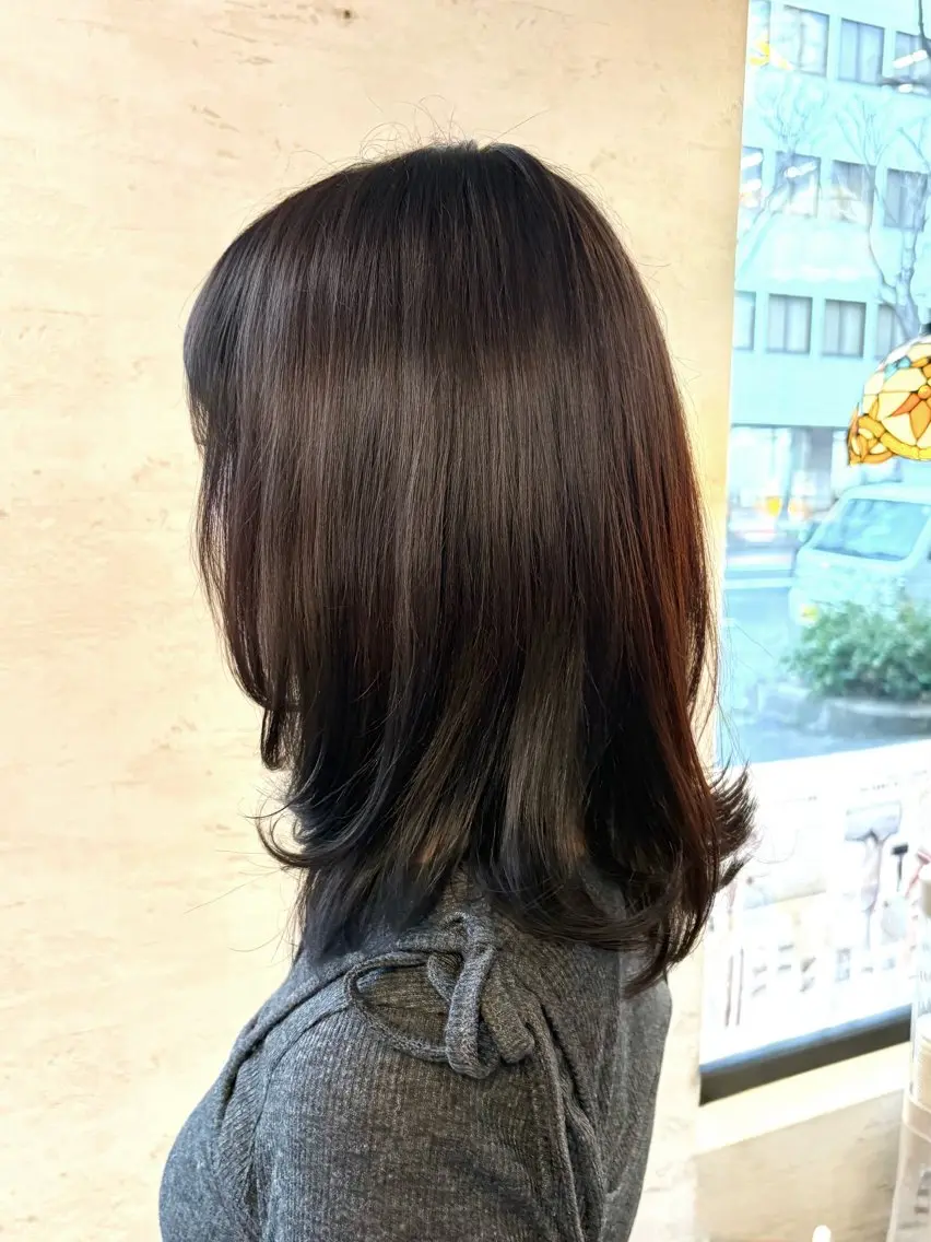 ミディアム レイヤーカット 萱野 真奈のヘアスタイル