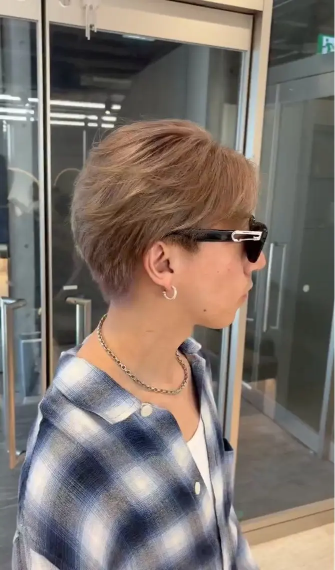 メンズ ヘアカラー YuA 透明感カラーのヘアスタイル