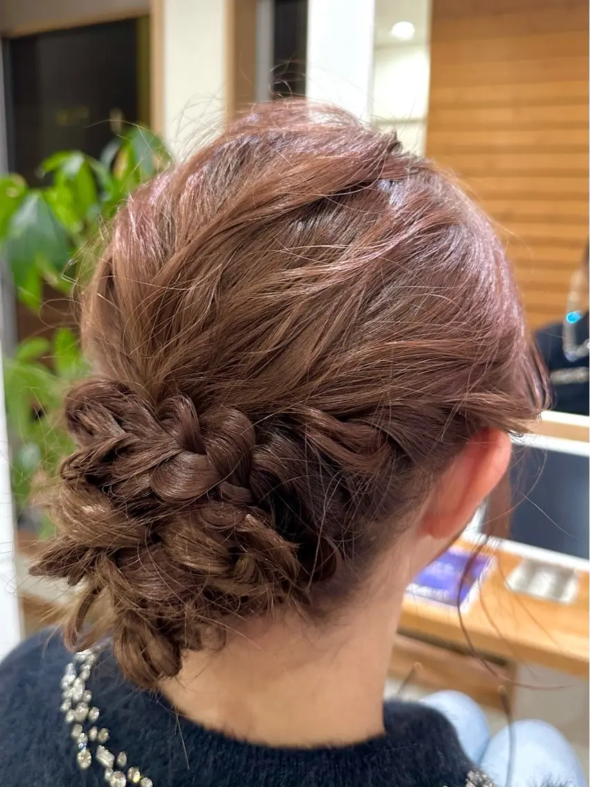 【お呼ばれにも❣️イベントにも❣️】トレンドスタイルもお任せ下さい💓 ヘアセットの写真