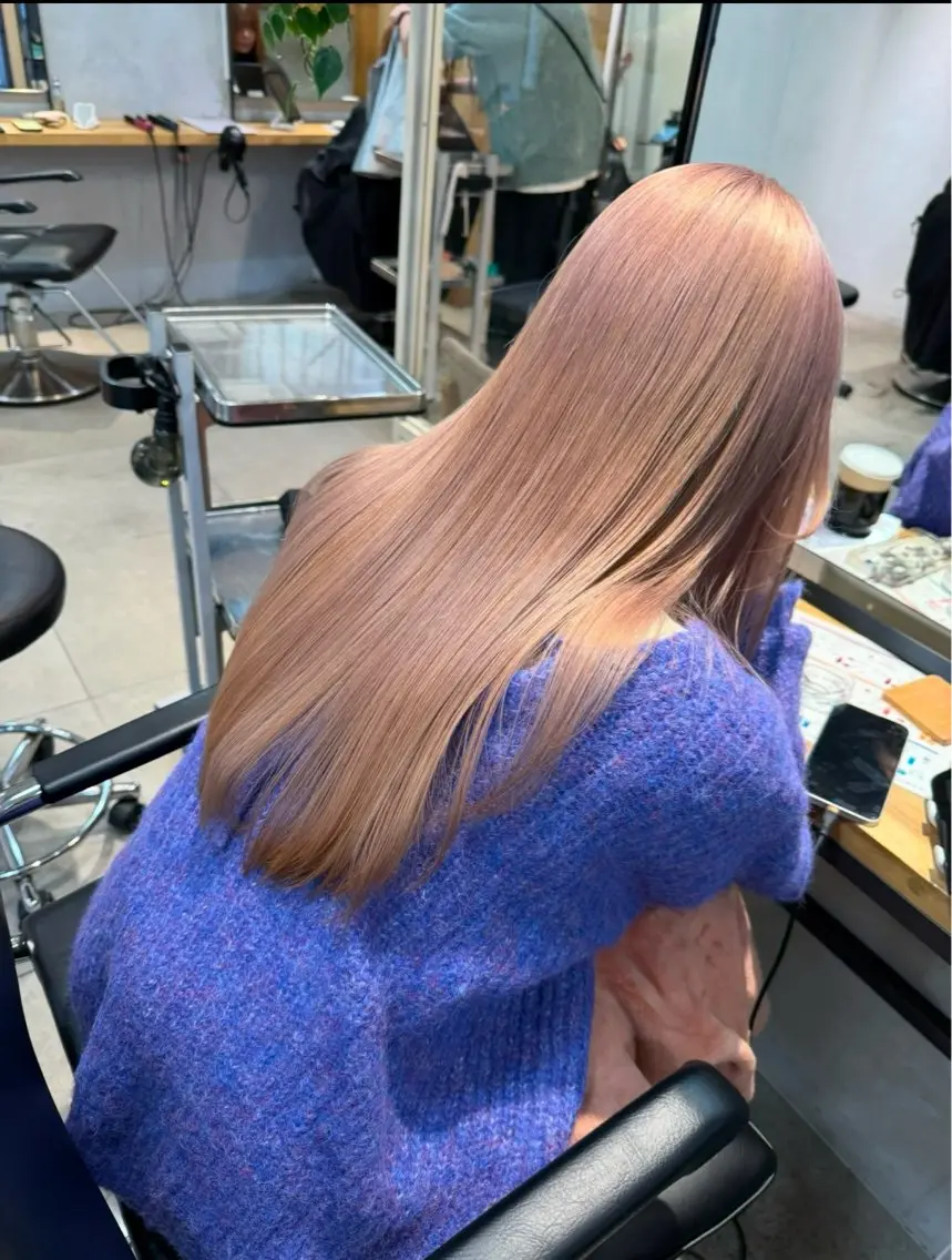 ロング カラー ミルクティー× グレージュMOMOのヘアスタイル