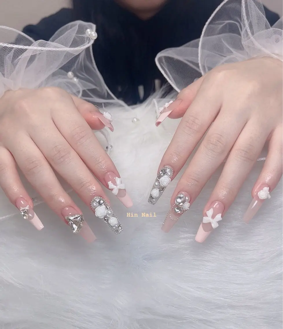 ネイル HIN NAILのネイルデザイン