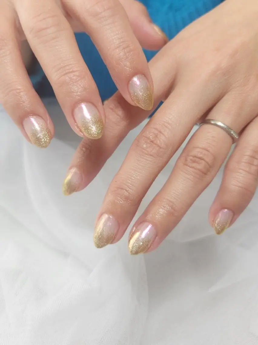 ネイル オーロラネイル ゴールド グラデーション キラキラネイル ラメ(グリッター) Nailroom3  古屋のネイルデザイン
