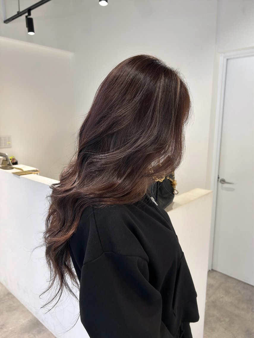 ロング カラー ヘアアレンジ 透明感カラー デザインカラー グレージュ ハイライトカラー ハイライト ヘアカラー トリートメント 梅木李奈🍒府中/ レイヤー透明感カラーのヘアスタイル