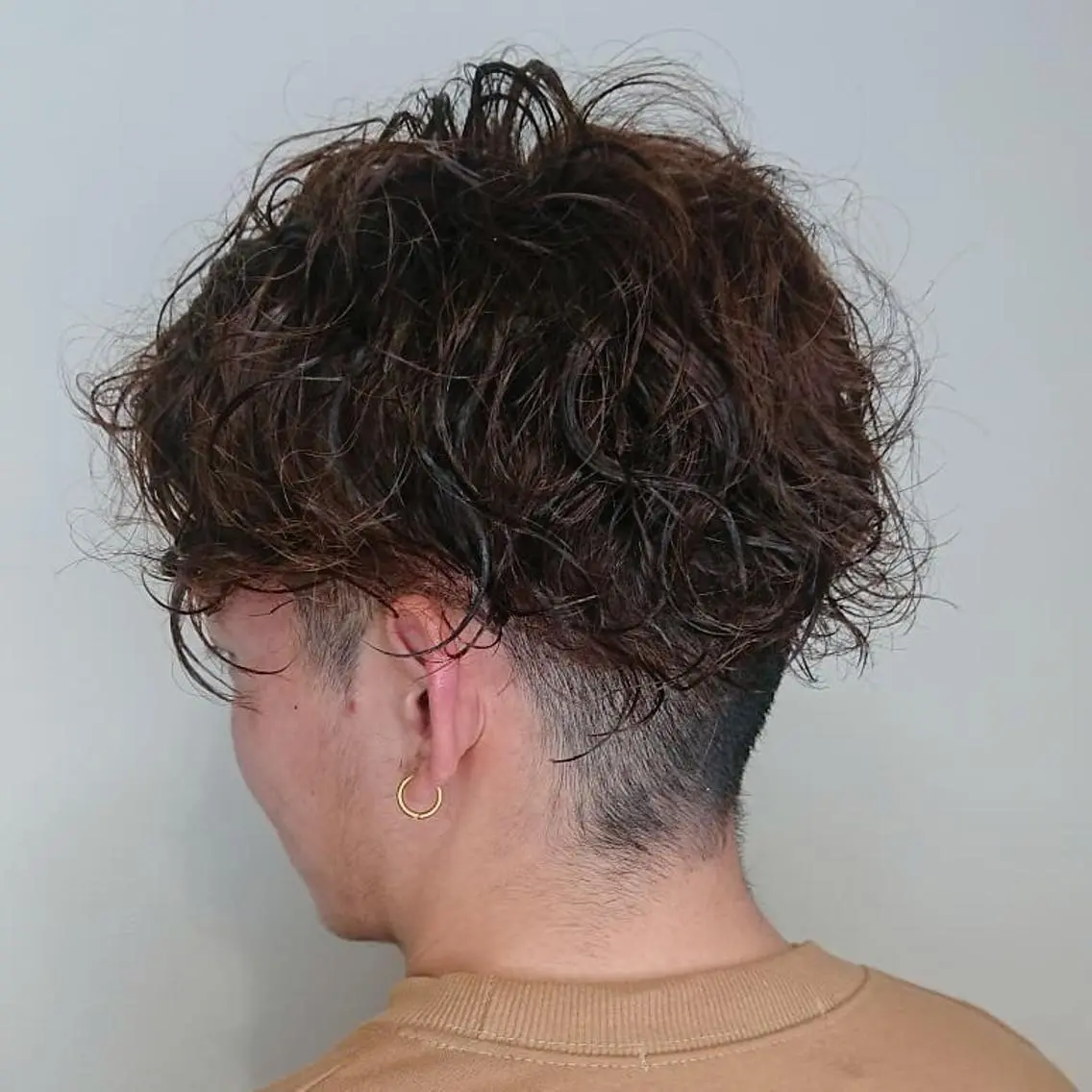 カラー パーマ ヘアアレンジ メンズ アップバング メンズブリーチ マッシュ メンズパーマ 学生(メンズ向け) ブリーチ/ヘアケア/ 艶髪/イギチハルのヘアスタイル