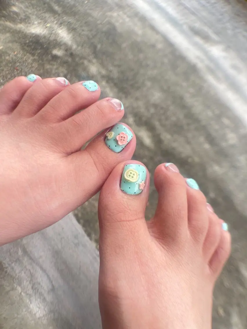 ネイル アニマル柄 ブラウン フットネイル フレンチネイル 韓国ネイル フットネイル Lisa Nail Salonのネイルデザイン