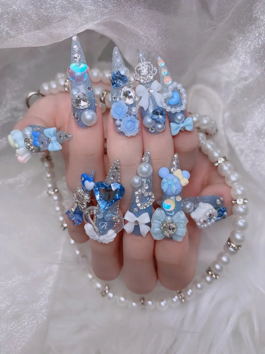 ネイル アートネイル オーロラネイル ボルドー チークネイル フレンチネイル ハンドネイル Sakura Nail Salonのネイルデザイン