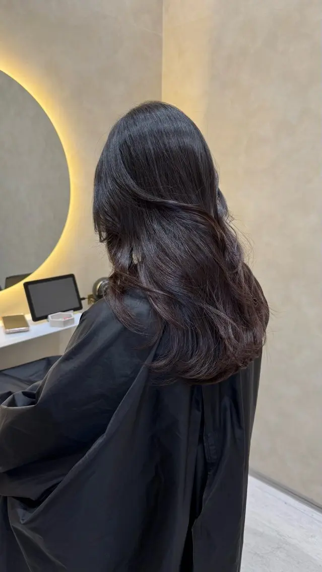 ロング ロングレイヤー 髪質改善 レイヤーカット ロング 酸性ストレート カット ヘアカラー トリートメント 酸性ストレート 青木優磨のヘアスタイル