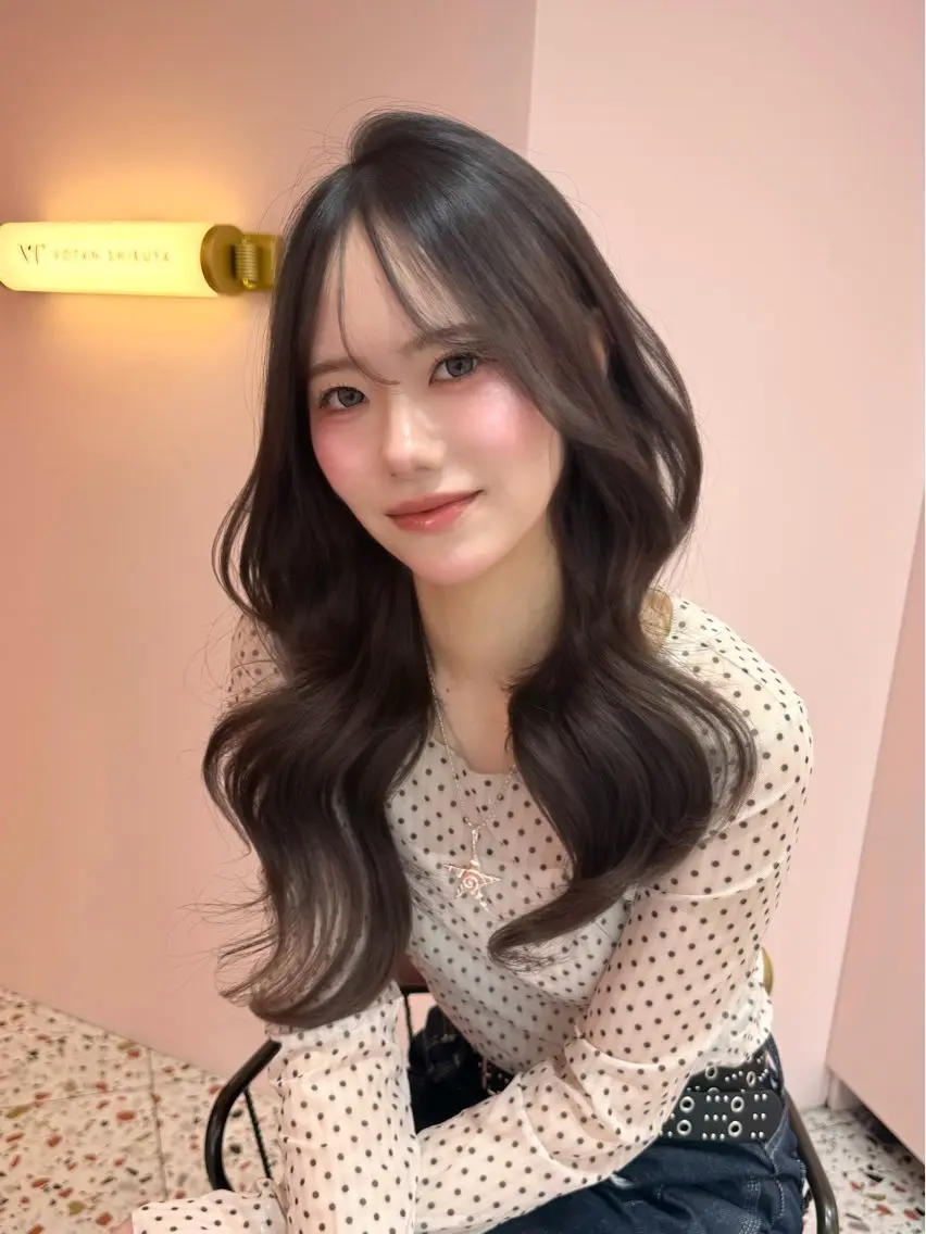 セミロング カラー ベージュカラー ブリーチ ブラウンカラー チョコレートブラウン 透明感カラー カット ヘアカラー トリートメント 渋谷/韓国ヘア/ 顔まわり♡Ayakaのヘアスタイル