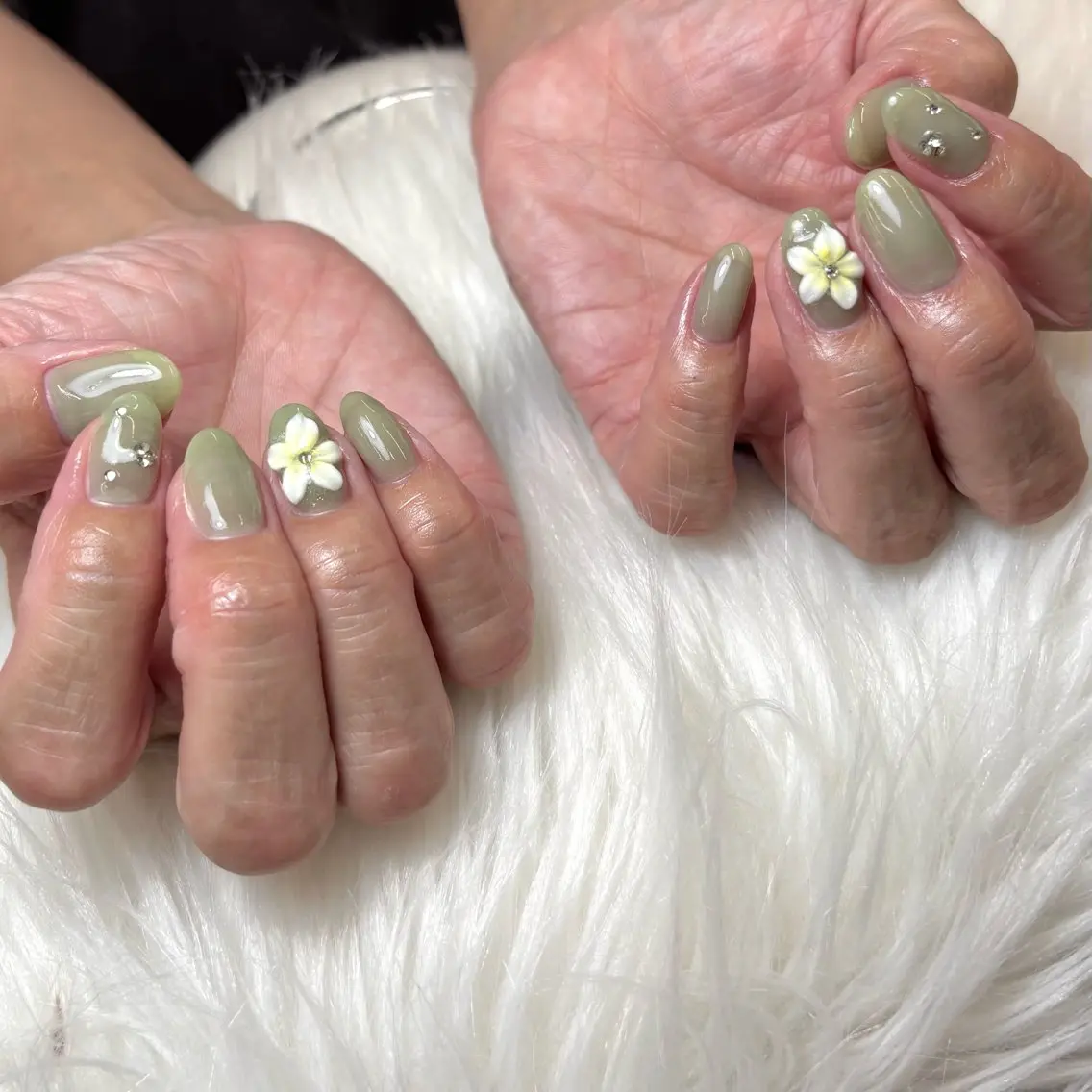 ネイル ハンドネイル NAIL atre SAIKAのネイルデザイン